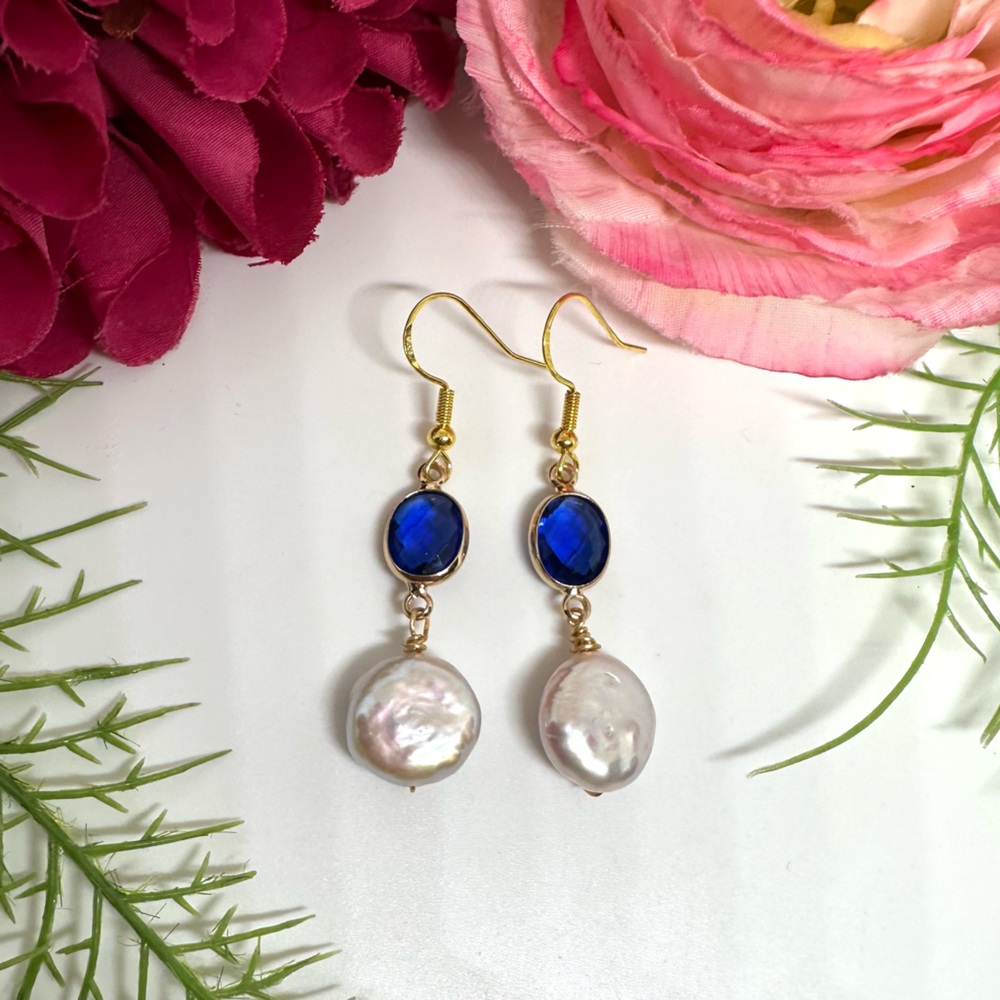 NEW⚜️Freshwater Coin Pearl & Sapphire Crystal Earrings